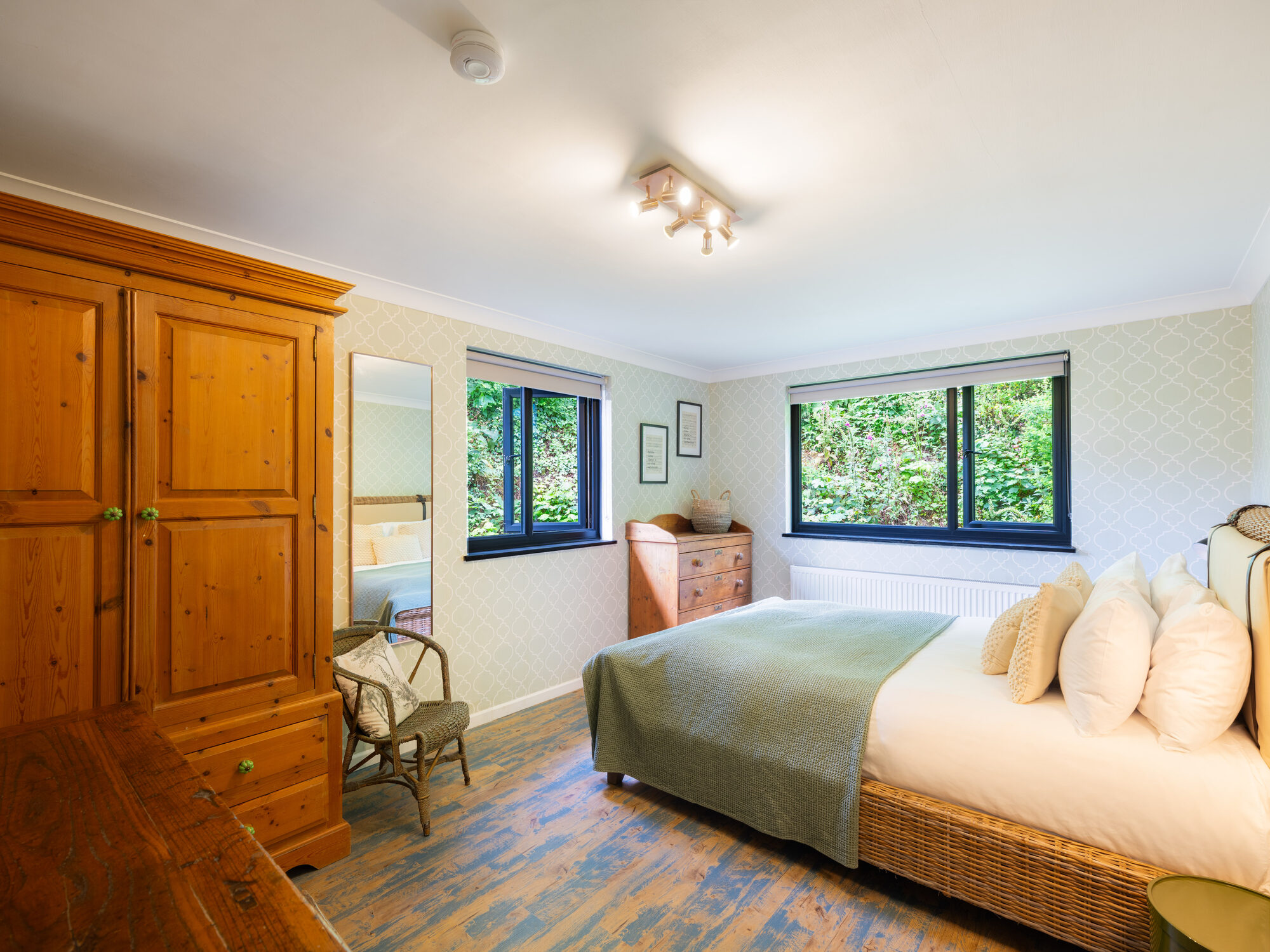 Bedroom 3, zip-link super king or twin